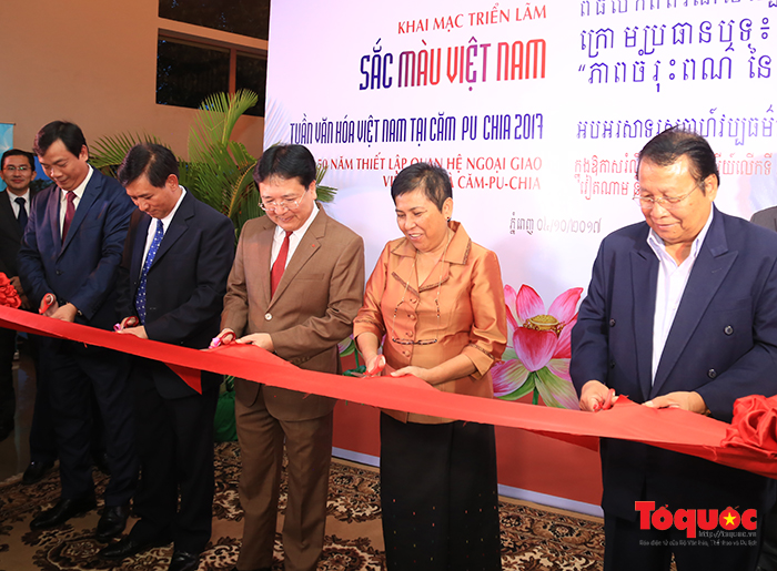 Khai mạc Triển lãm 