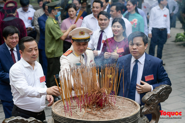 Ngân hàng phải hướng dẫn khách hàng giao dịch trực tuyến an toàn