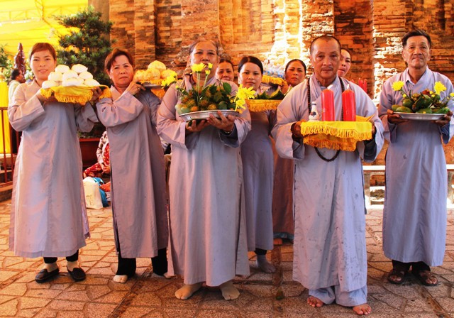 Không đốt vàng mã tại di tích Tháp Bà Ponagar