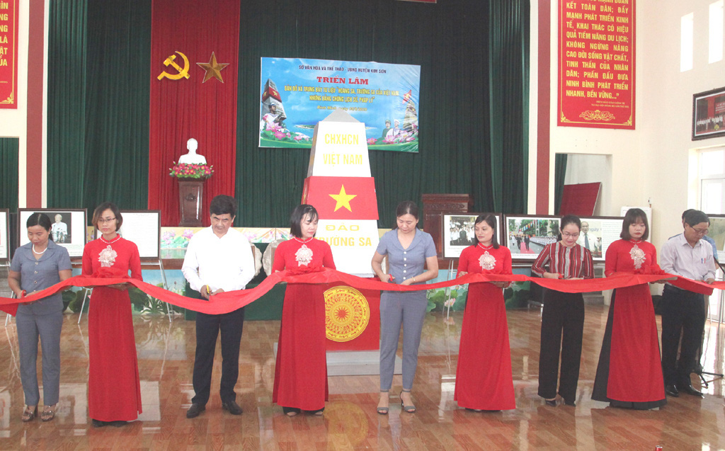 Triển lãm bản đồ và trưng bày tư liệu 