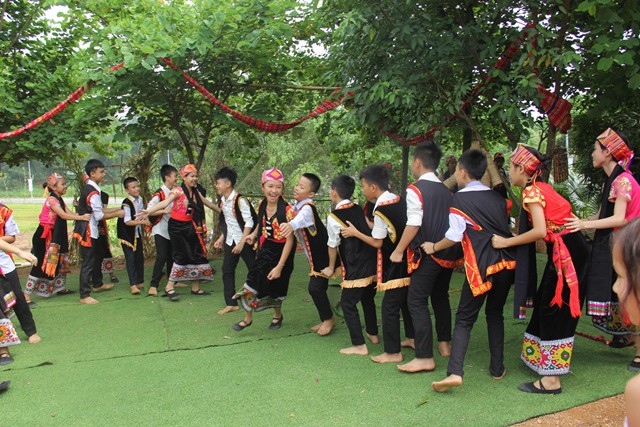 Vui tươi những khúc hát đồng dao của thiếu nhi dân tộc Thái