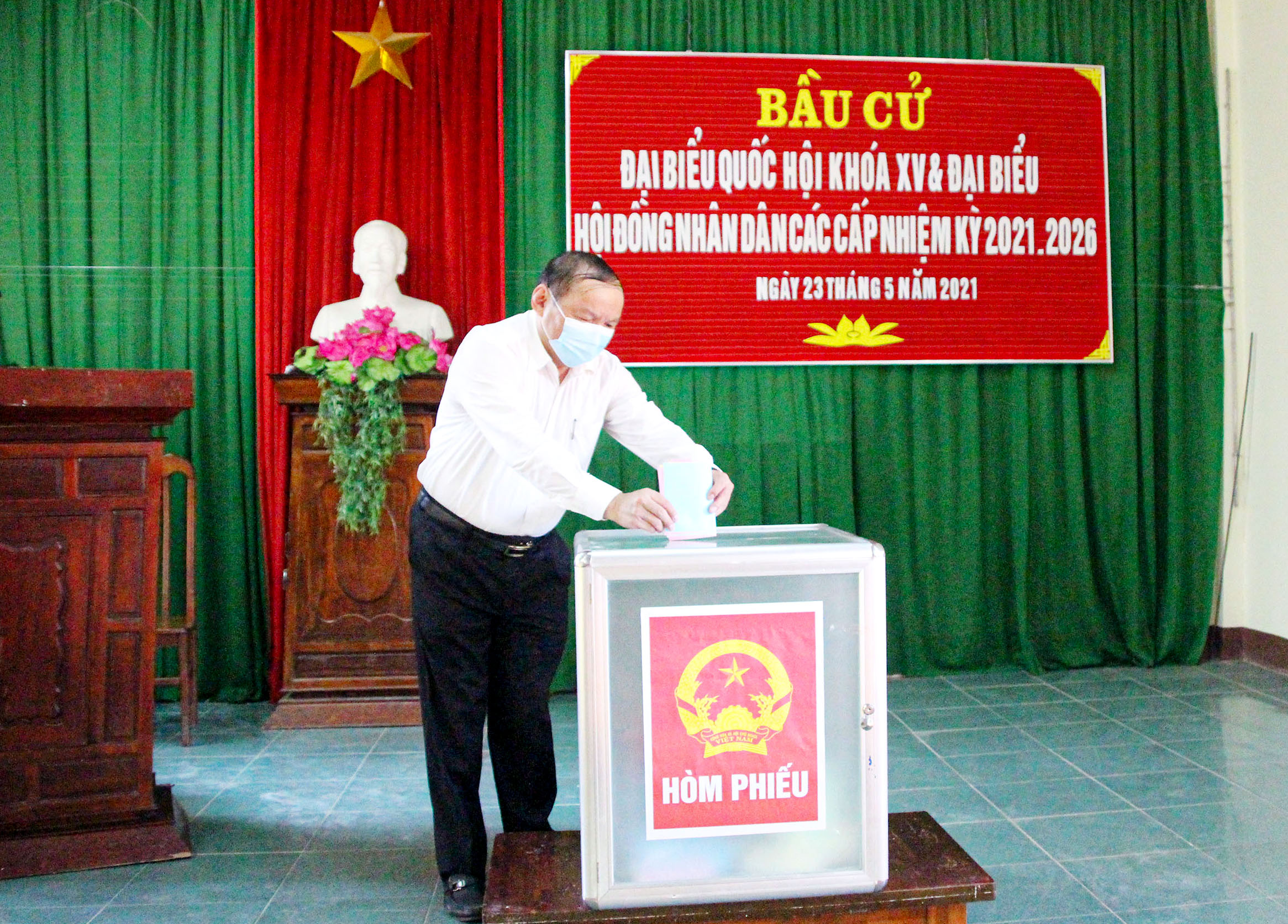 Lãnh đạo Bộ Văn hóa, Thể thao và Du lịch tham gia bầu cử đại biểu Quốc hội khóa XV và đại biểu Hội đồng nhân dân các cấp