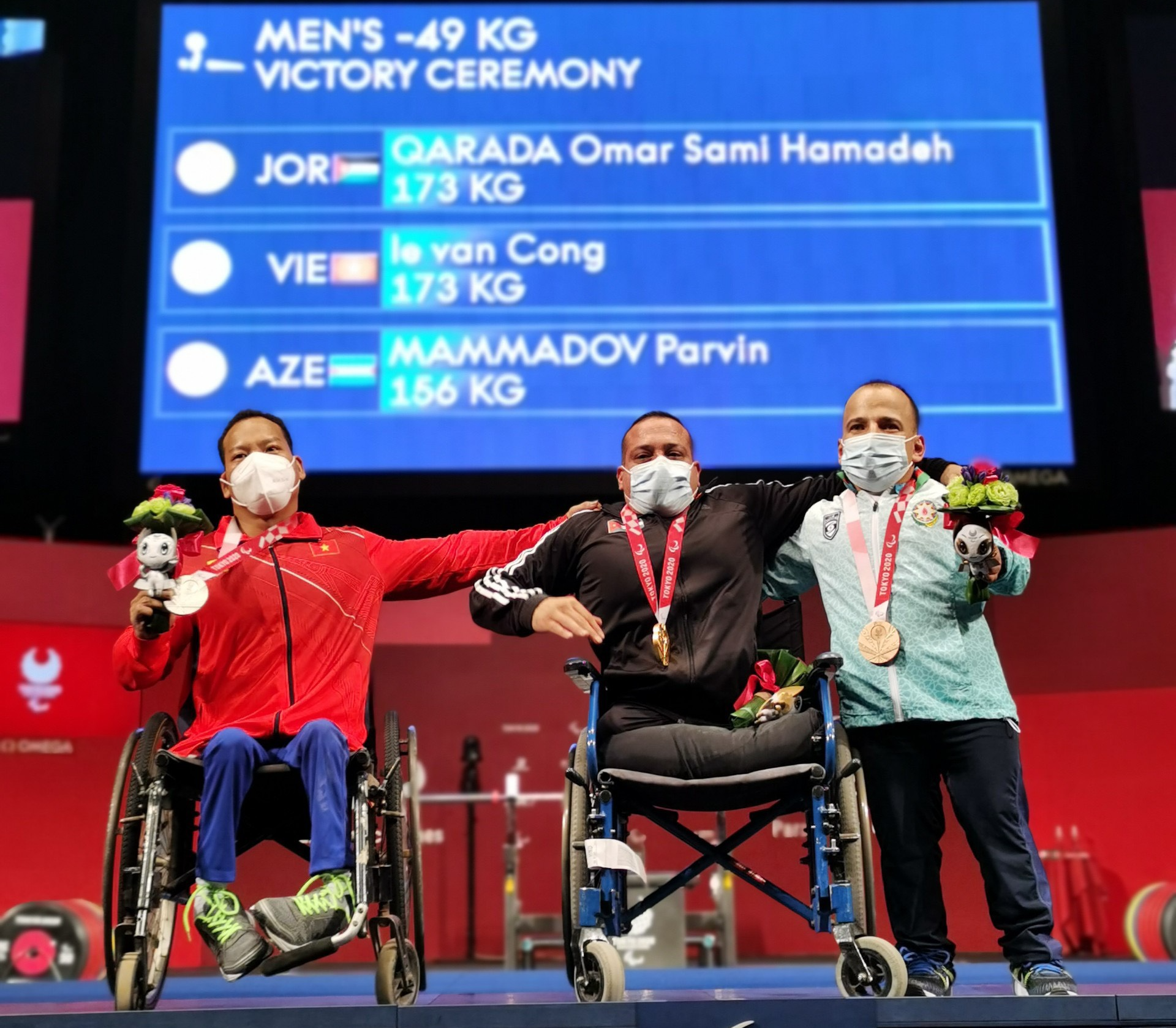 Bộ trưởng Nguyễn Văn Hùng biểu dương thành tích của VĐV Lê Văn Công