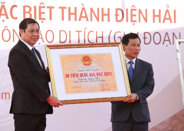 Trao Bằng xếp hạng Di tích quốc gia đặc biệt Thành Điện Hải cho Đà Nẵng