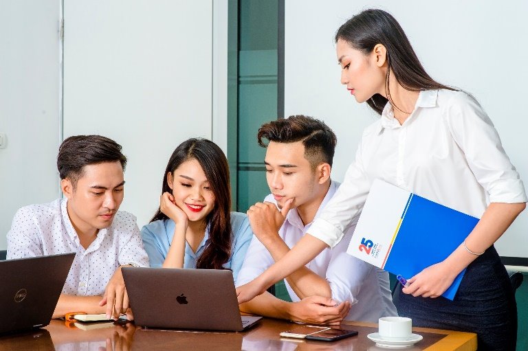 Ứng dụng CNTT vào quản trị doanh nghiệp: Tiết kiệm thời gian và chi phí