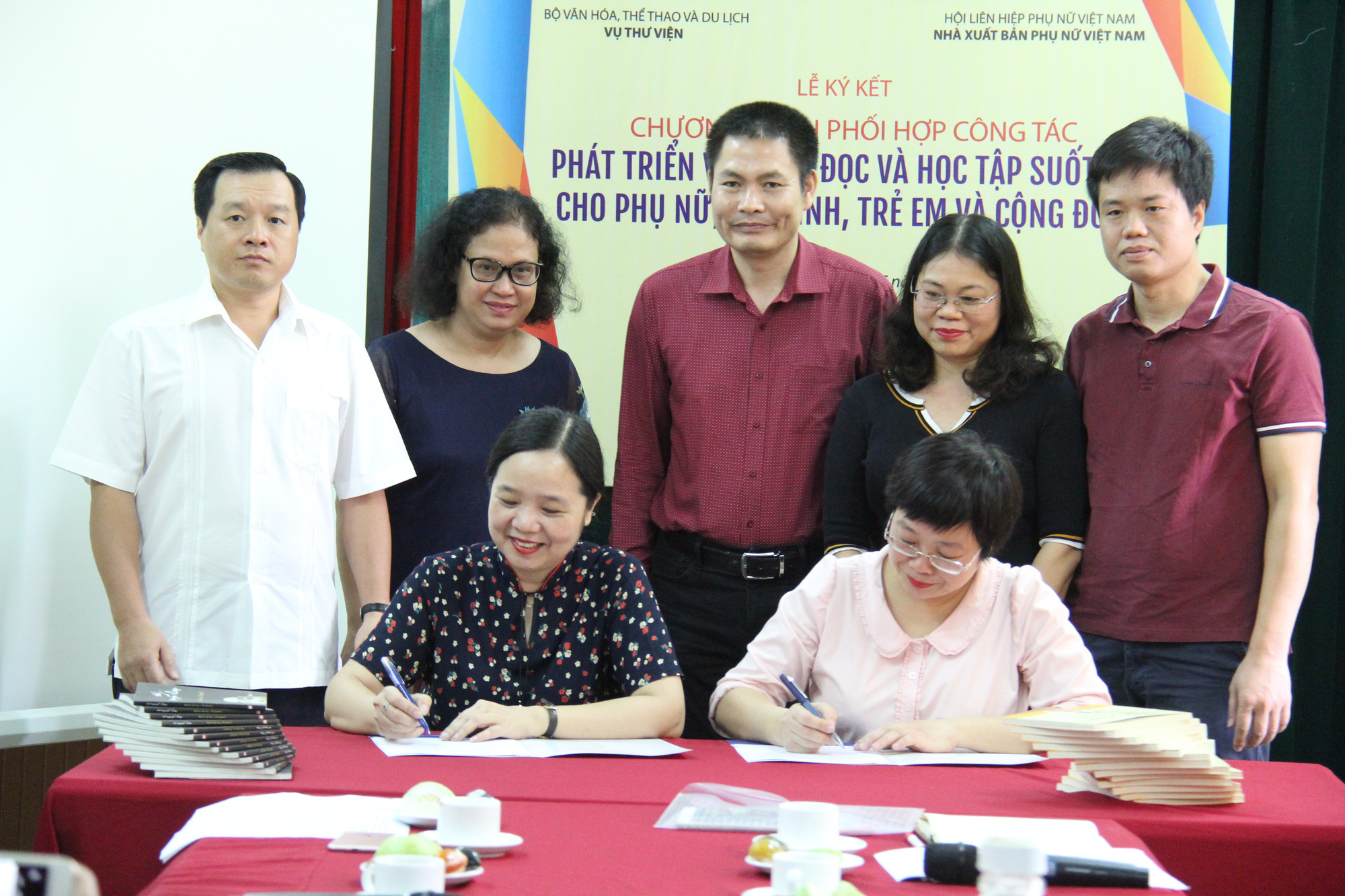 Phối hợp phát triển văn hóa đọc và học tập suốt đời cho phụ nữ, trẻ em, gia đình và cộng đồng