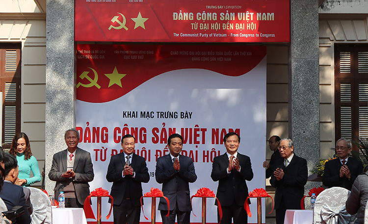 Khai mạc trưng bày 