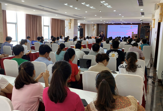Tập huấn về kỹ năng tổ chức thực hiện chương trình đào tạo cho cán bộ, giảng viên các cơ sở giáo dục nghề nghiệp lĩnh vực du lịch