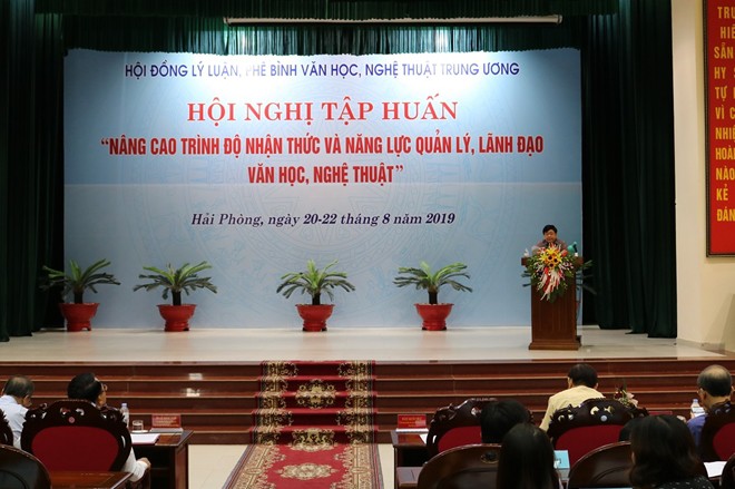 Nâng cao trình độ nhận thức và năng lực lãnh đạo, quản lý văn hóa, nghệ thuật