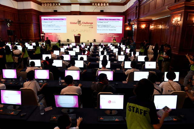 Công nghệ thông tin - cầu nối chắp cánh ước mơ cho trẻ em nghèo và khuyết tật