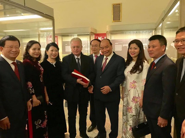 Thủ tướng Nguyễn Xuân Phúc thăm triển lãm 
