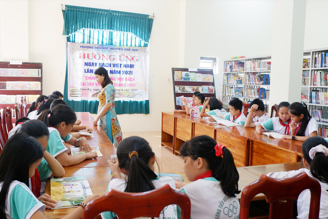 Phát triển thư viện số