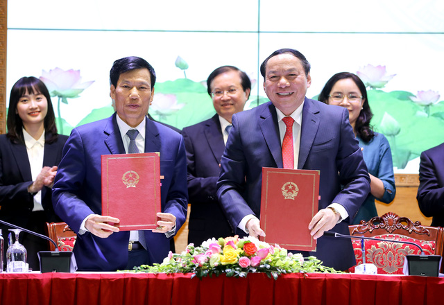 Bàn giao nhiệm vụ Bộ trưởng Bộ Văn hóa, Thể thao và Du lịch