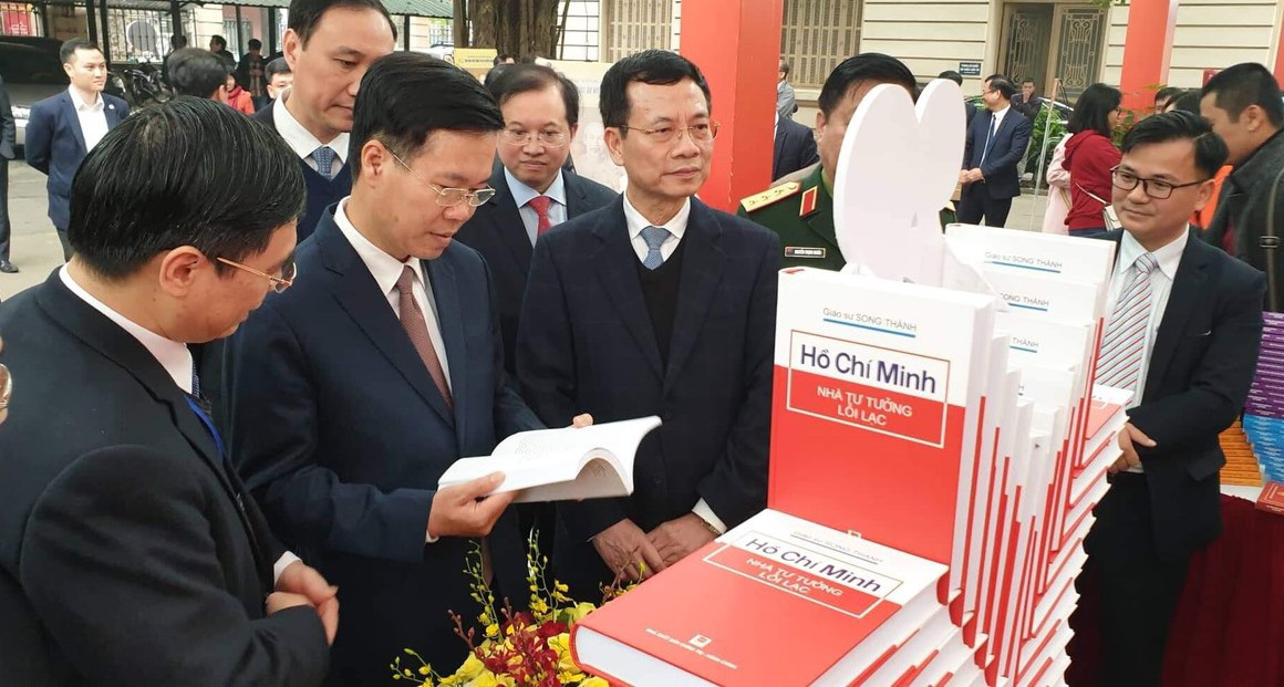 Triển lãm sách Kỷ niệm 90 năm thành lập Đảng Cộng sản Việt Nam