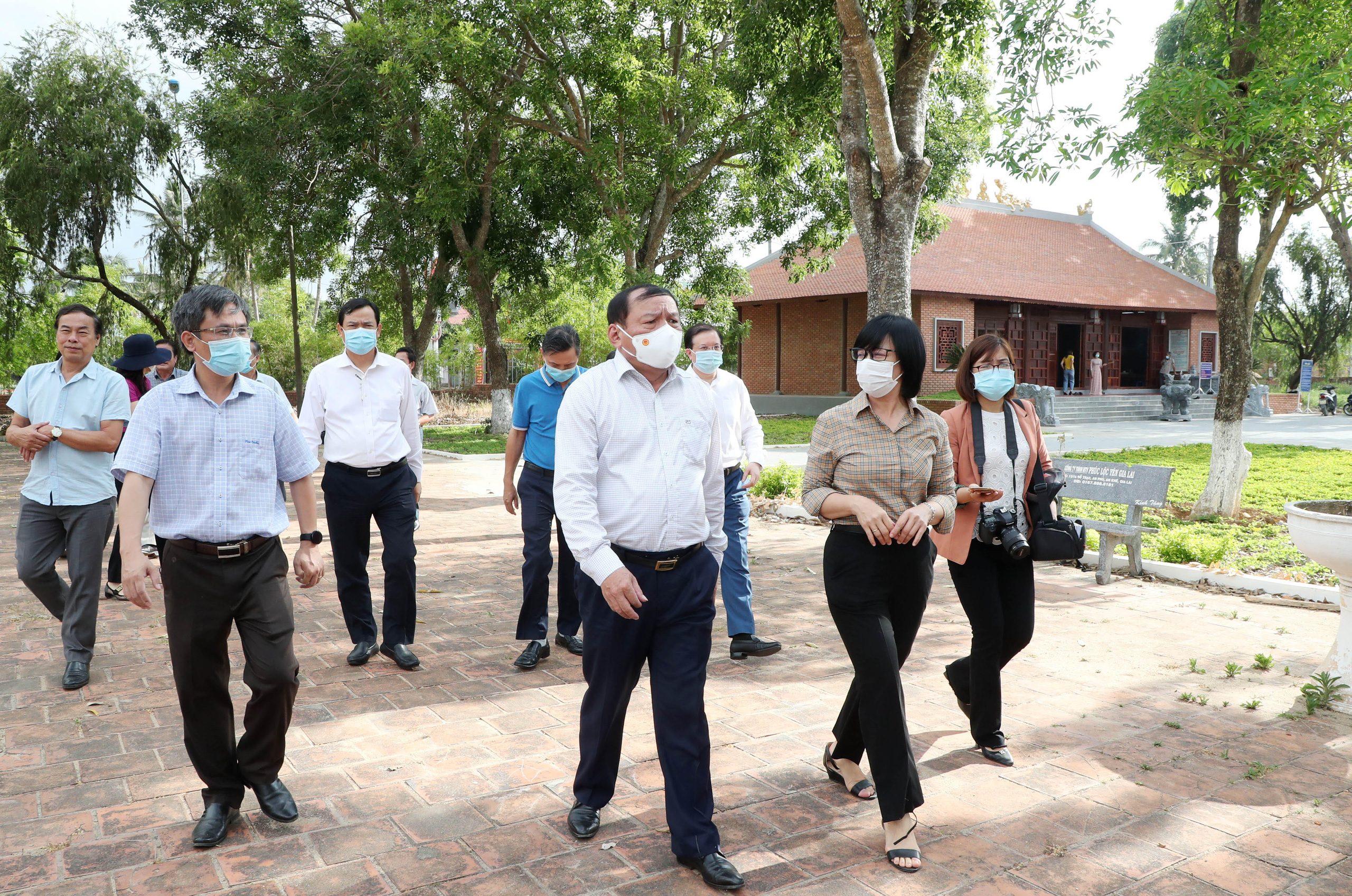 Bộ trưởng Nguyễn Văn Hùng thăm di tích khảo cổ thời đại Đá cũ Rộc Tưng và Khu di tích lịch sử - văn hóa Tây Sơn Thượng (Gia Lai)