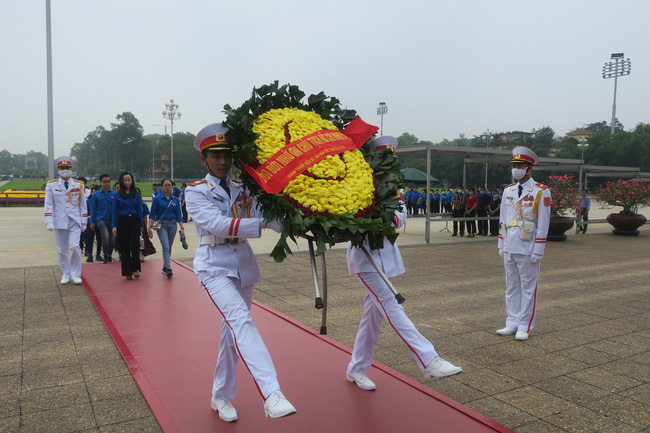 Đoàn thanh niên Bộ VHTTDL sinh hoạt chính trị kỷ niệm 130 năm Ngày sinh Chủ tịch Hồ Chí Minh