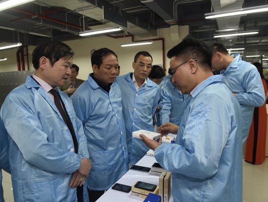 Phó Thủ tướng chỉ đạo thực hiện chủ trương tại Nghị quyết về ưu đãi thuế ngành CNTT